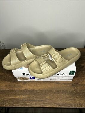 NWT 32 Cool Buckle Cushion Slides Tan Beige EVA Pool Sandals Large W9-10 M7-8